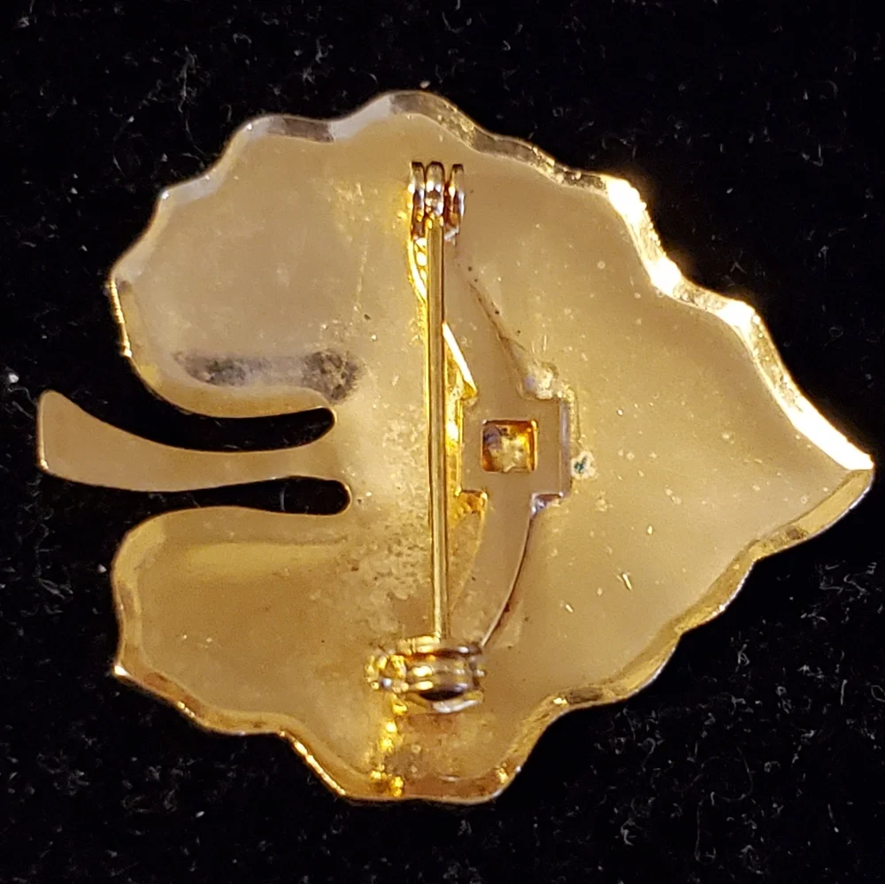 Goldtone and green enamel leaf brooch